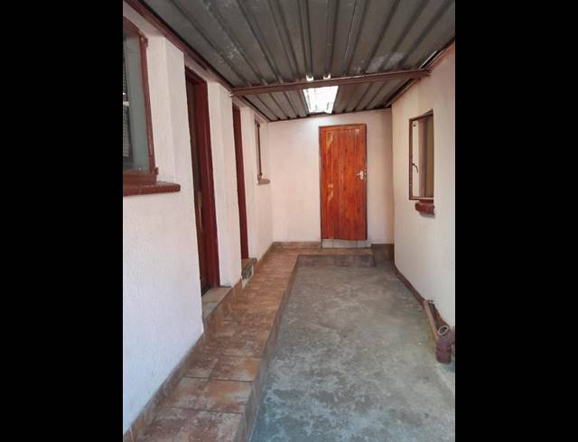 2 BEDROOM HOUSE FOR SALE IN ORLANDO WEST